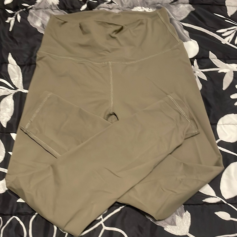 Echt scrunched leggings size medium, lightly worn